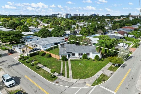 Купить виллу или дом в Майами, Флорида 4 спальни, 159.98м2, № 1994368 - фото 2