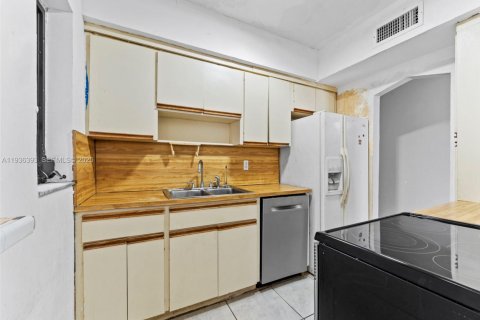 Купить виллу или дом в Майами, Флорида 4 спальни, 159.98м2, № 1994368 - фото 9