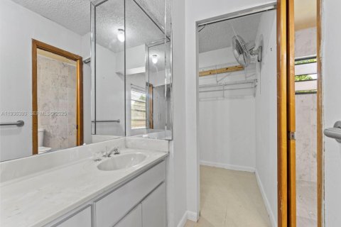 Купить виллу или дом в Майами, Флорида 4 спальни, 159.98м2, № 1994368 - фото 23