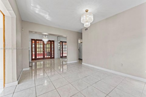 Купить виллу или дом в Майами, Флорида 4 спальни, 159.98м2, № 1994368 - фото 3
