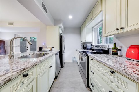 Condominio en venta en Miami, Florida, 2 dormitorios, 97.55 m2 № 2013506 - foto 16