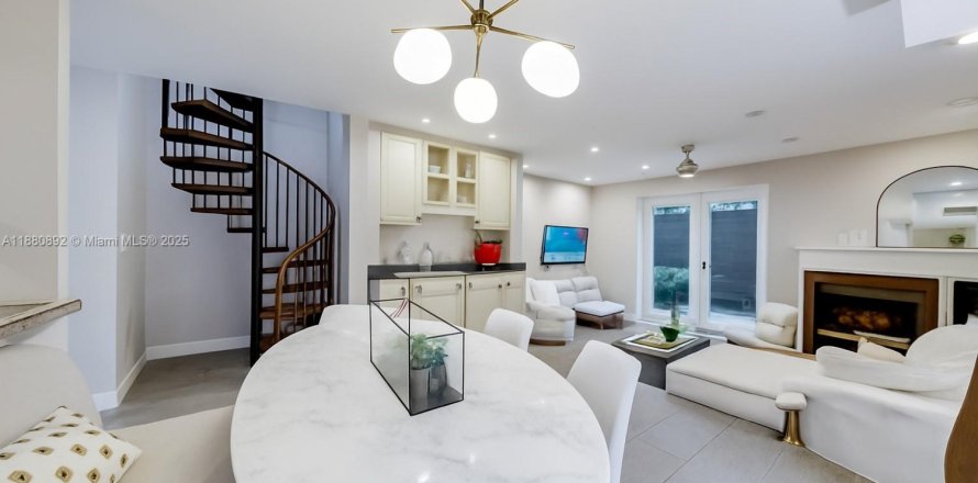 Condominio en Miami, Florida, 2 dormitorios  № 2013506