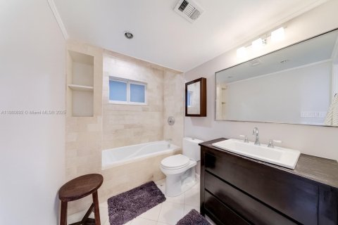 Condominio en venta en Miami, Florida, 2 dormitorios, 97.55 m2 № 2013506 - foto 10