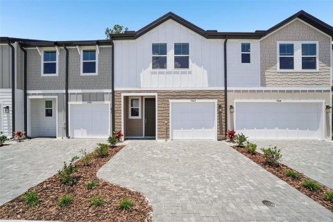Townhouse in Tampa, Florida 3 bedrooms, 149.29 sq.m. № 2113340
