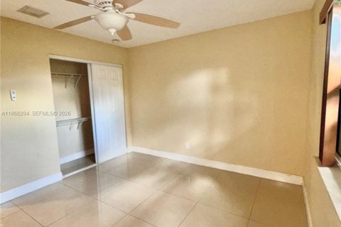 Casa en alquiler en Lauderhill, Florida, 3 dormitorios, 175.03 m2 № 2029388 - foto 12