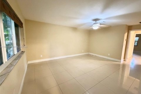 Casa en alquiler en Lauderhill, Florida, 3 dormitorios, 175.03 m2 № 2029388 - foto 17