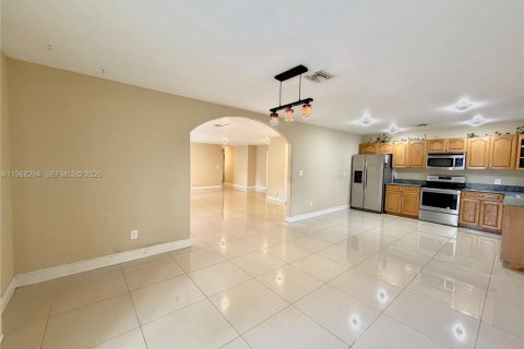 Casa en alquiler en Lauderhill, Florida, 3 dormitorios, 175.03 m2 № 2029388 - foto 6