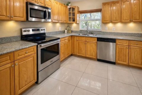 Casa en alquiler en Lauderhill, Florida, 3 dormitorios, 175.03 m2 № 2029388 - foto 5