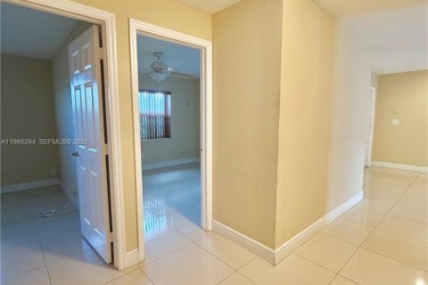 Casa en alquiler en Lauderhill, Florida, 3 dormitorios, 175.03 m2 № 2029388 - foto 20