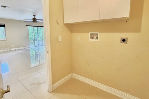 Casa en alquiler en Lauderhill, Florida, 3 dormitorios, 175.03 m2 № 2029388 - foto 19