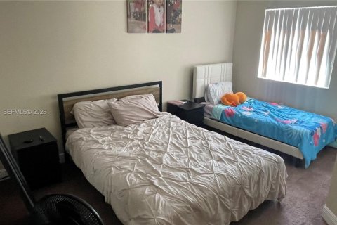 Condominio en venta en Hialeah, Florida, 1 dormitorio, 69.68 m2 № 2046559 - foto 10