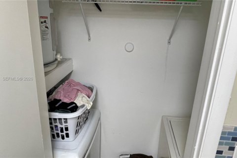 Condominio en venta en Hialeah, Florida, 1 dormitorio, 69.68 m2 № 2046559 - foto 8