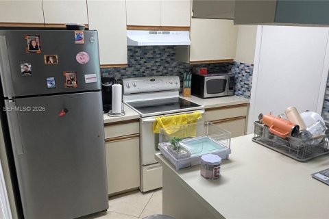 Condominio en venta en Hialeah, Florida, 1 dormitorio, 69.68 m2 № 2046559 - foto 7