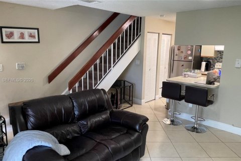 Condominio en venta en Hialeah, Florida, 1 dormitorio, 69.68 m2 № 2046559 - foto 5