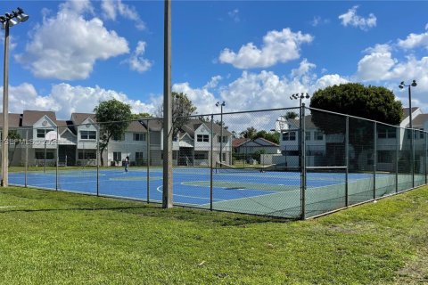 Condominio en venta en Hialeah, Florida, 1 dormitorio, 69.68 m2 № 2046559 - foto 14