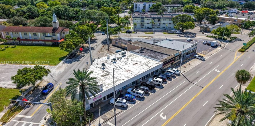 Immobilier commercial à North Miami, Floride № 2038230