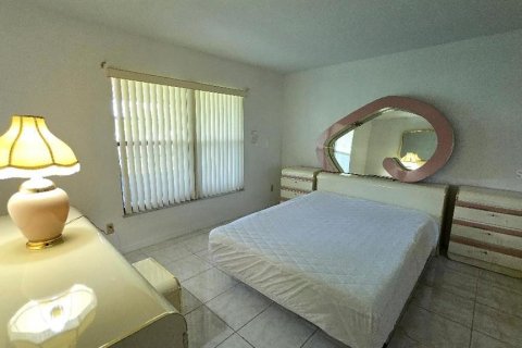 House in Kissimmee, Florida 3 bedrooms, 152.27 sq.m. № 1740241 - photo 12