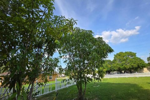 House in Kissimmee, Florida 3 bedrooms, 152.27 sq.m. № 1740241 - photo 16