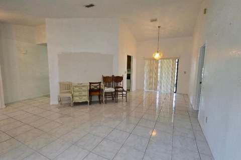 House in Kissimmee, Florida 3 bedrooms, 152.27 sq.m. № 1740241 - photo 7