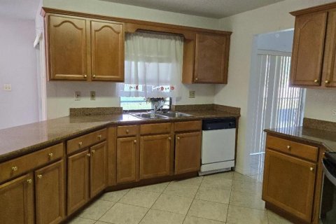 House in Kissimmee, Florida 3 bedrooms, 152.27 sq.m. № 1740241 - photo 9