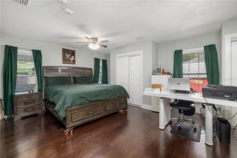 House in Tampa, Florida 5 bedrooms, 201.88 sq.m. № 1852553 - photo 13