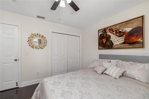 House in Tampa, Florida 5 bedrooms, 201.88 sq.m. № 1852553 - photo 5