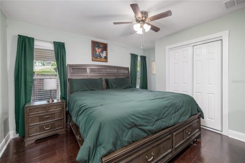 House in Tampa, Florida 5 bedrooms, 201.88 sq.m. № 1852553 - photo 14