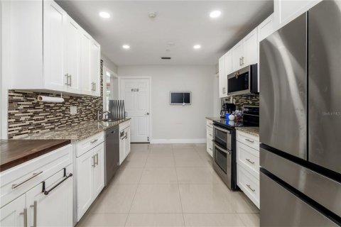 House in Tampa, Florida 5 bedrooms, 201.88 sq.m. № 1852553 - photo 29