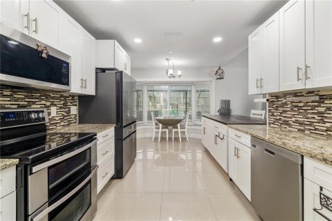 House in Tampa, Florida 5 bedrooms, 201.88 sq.m. № 1852553 - photo 30