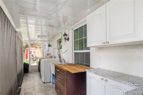House in Tampa, Florida 5 bedrooms, 201.88 sq.m. № 1852553 - photo 24