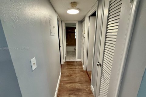 Copropriété à vendre à Hallandale Beach, Floride: 2 chambres, 101.45 m2 № 1871724 - photo 7