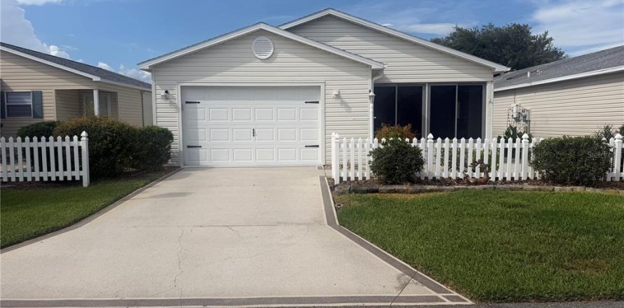 Villa ou maison à Lady Lake, Floride 2 chambres, 106.19 m2 № 2157668