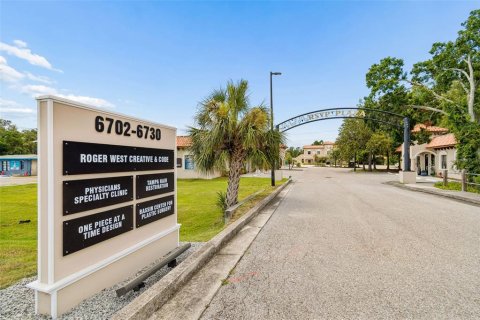 Immobilier commercial à vendre à Tampa, Floride: 995.45 m2 № 2239514 - photo 13