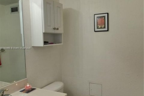 Condominio en alquiler en Hollywood, Florida, 1 dormitorio, 77.57 m2 № 2012360 - foto 24