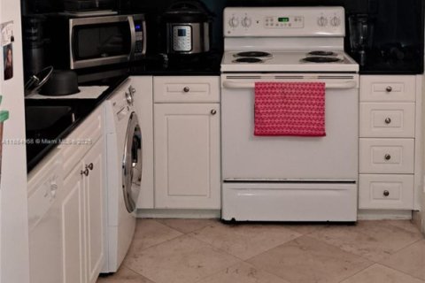 Condominio en alquiler en Hollywood, Florida, 1 dormitorio, 77.57 m2 № 2012360 - foto 27