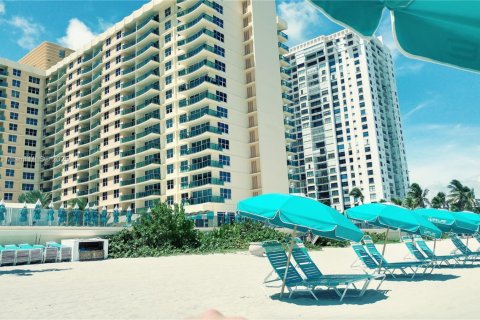 Condominio en alquiler en Hollywood, Florida, 1 dormitorio, 77.57 m2 № 2012360 - foto 26