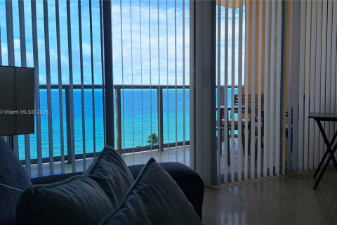 Condominio en alquiler en Hollywood, Florida, 1 dormitorio, 77.57 m2 № 2012360 - foto 7
