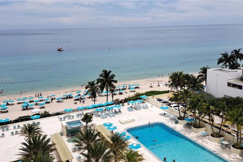 Condominio en alquiler en Hollywood, Florida, 1 dormitorio, 77.57 m2 № 2012360 - foto 28