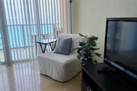 Condominio en alquiler en Hollywood, Florida, 1 dormitorio, 77.57 m2 № 2012360 - foto 21