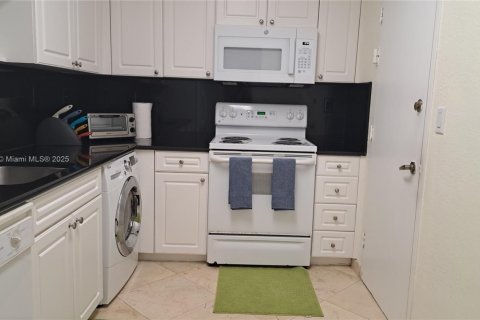 Condominio en alquiler en Hollywood, Florida, 1 dormitorio, 77.57 m2 № 2012360 - foto 20