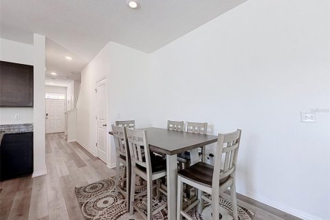 Townhouse in Odessa, Florida 3 bedrooms, 163.32 sq.m. № 2373767 - photo 12