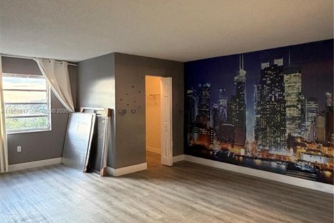 Condo in Lauderhill, Florida, 2 bedrooms № 2009825 - photo 6