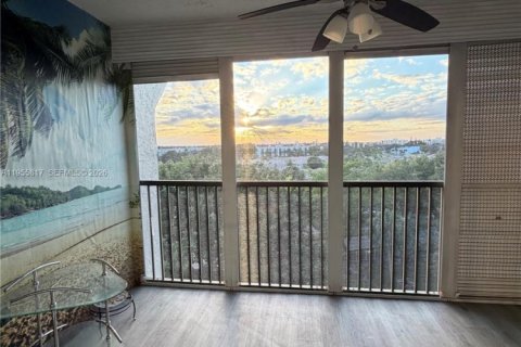 Condo in Lauderhill, Florida, 2 bedrooms № 2009825 - photo 15