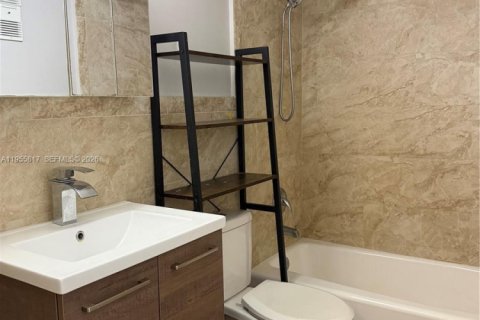 Condo in Lauderhill, Florida, 2 bedrooms № 2009825 - photo 17