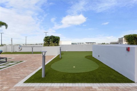 Condo in Doral, Florida, 2 bedrooms  № 2002951 - photo 28