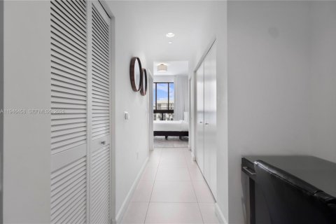 Condo in Doral, Florida, 2 bedrooms  № 2002951 - photo 14