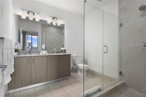 Condo in Doral, Florida, 2 bedrooms  № 2002951 - photo 18