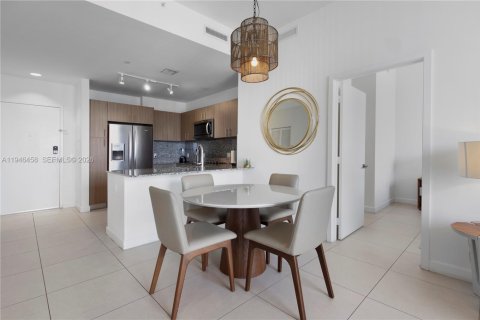 Condo in Doral, Florida, 2 bedrooms  № 2002951 - photo 8