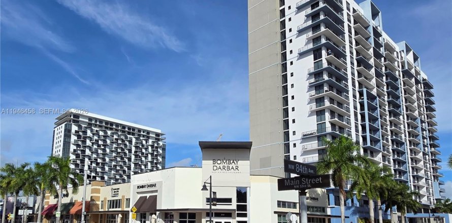 Condo in Doral, Florida, 2 bedrooms  № 2002951