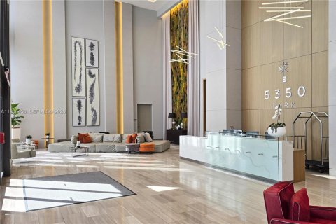 Condo in Doral, Florida, 2 bedrooms  № 2002951 - photo 2